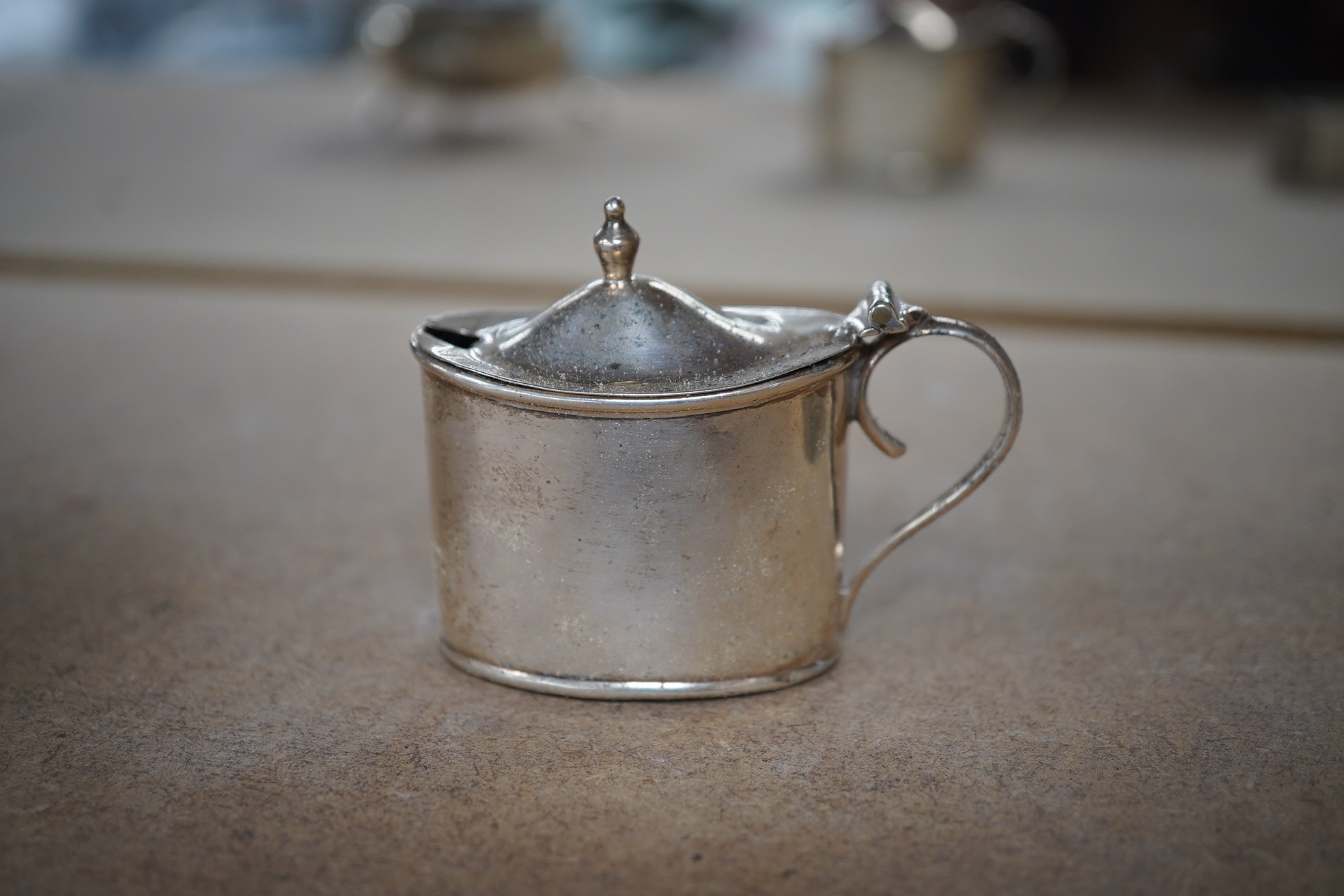 Sundry small silver including a pair of Edwardian pierced bonbon dishes, Chester, 1906, diameter 11cm, pair of Scottish bun salts, five other condiments, three napkin rings, two spoons, a bowl, toast rack, whistle match